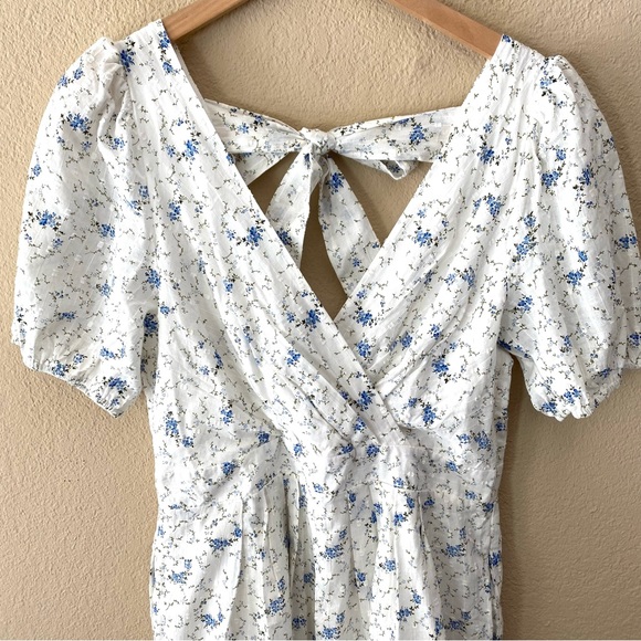 Storia Wrap-Front Tie-Back Floral Puff Sleeve Romper - Picture 3 of 8